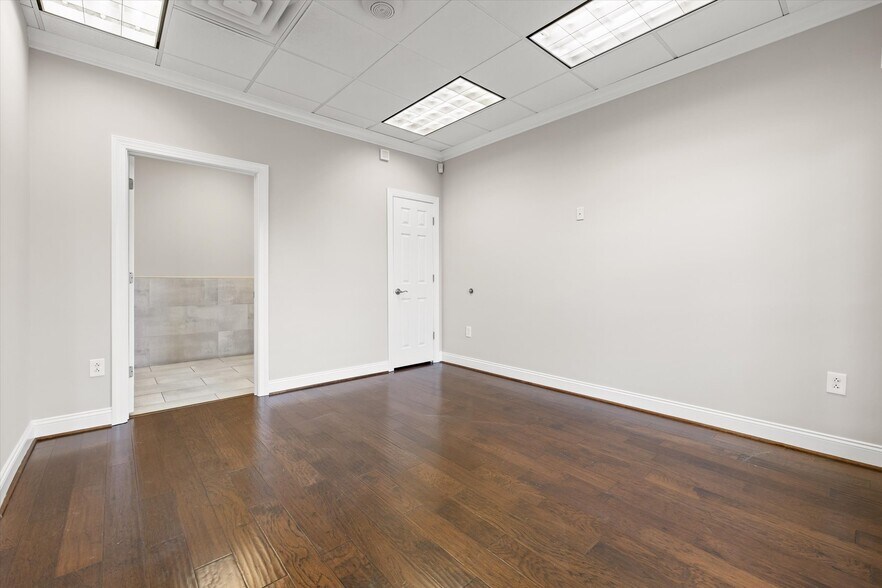 More Photos Of 7446 Shallowford Rd, Chattanooga Medical For Lease