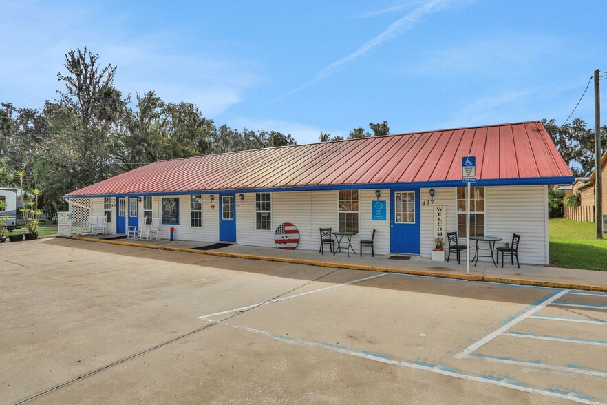 More Photos Of 413 Elm St, Welaka Freestanding For Sale