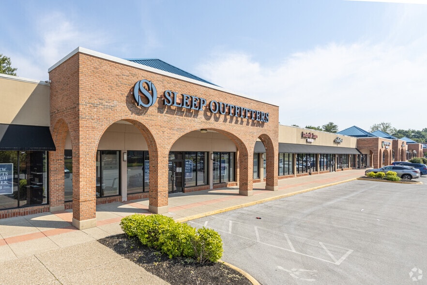 More Photos Of 2100 S Hurstbourne Pky, Louisville Unknown For Lease