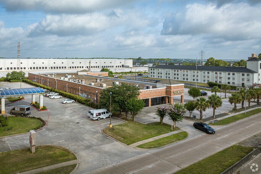More Photos Of 15655 John F Kennedy Blvd, Houston Freestanding For Sale
