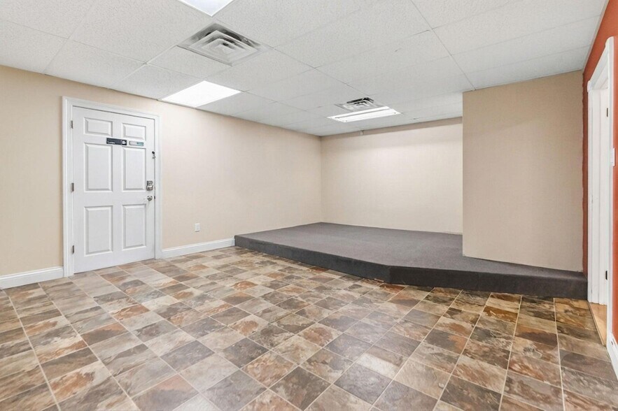 More Photos Of 4821 S Highway 27, Somerset Office For Sale