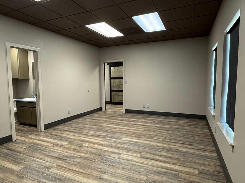 More Photos Of 4550 Lamar Ave, Paris Rehabilitation Center For Lease