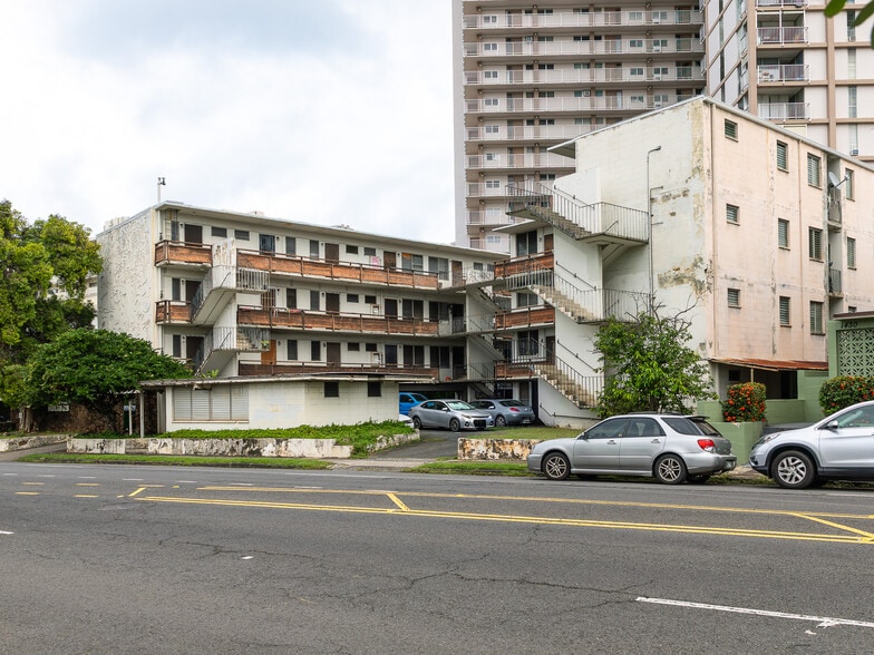 More Photos Of 1420 Wilder Ave, Honolulu Apartments For Sale