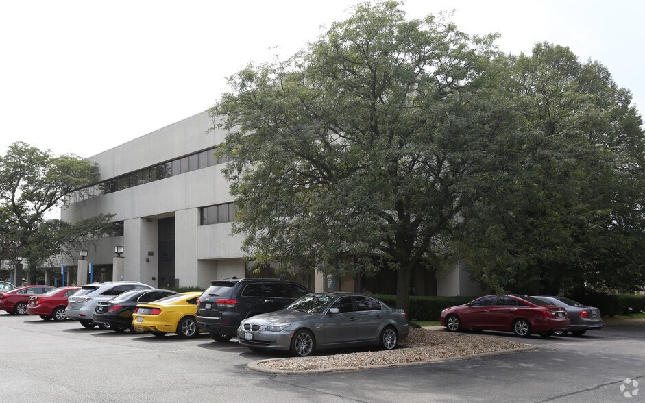 More Photos Of 7501 Lemont Rd, Woodridge Office For Lease