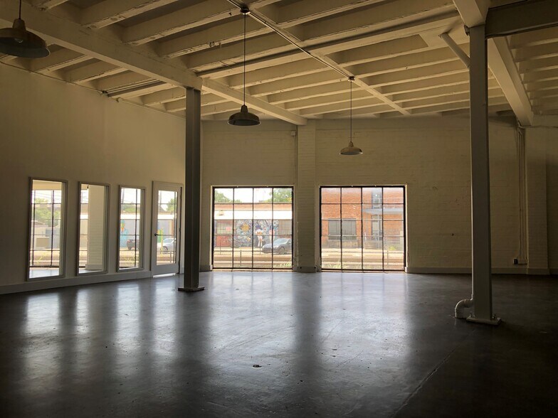More Photos Of 3800 Main St, Dallas Office For Lease