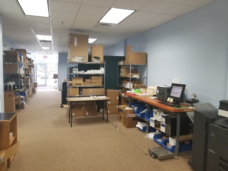 More Photos Of 501 Southampton Rd, Westfield General Retail For Sale