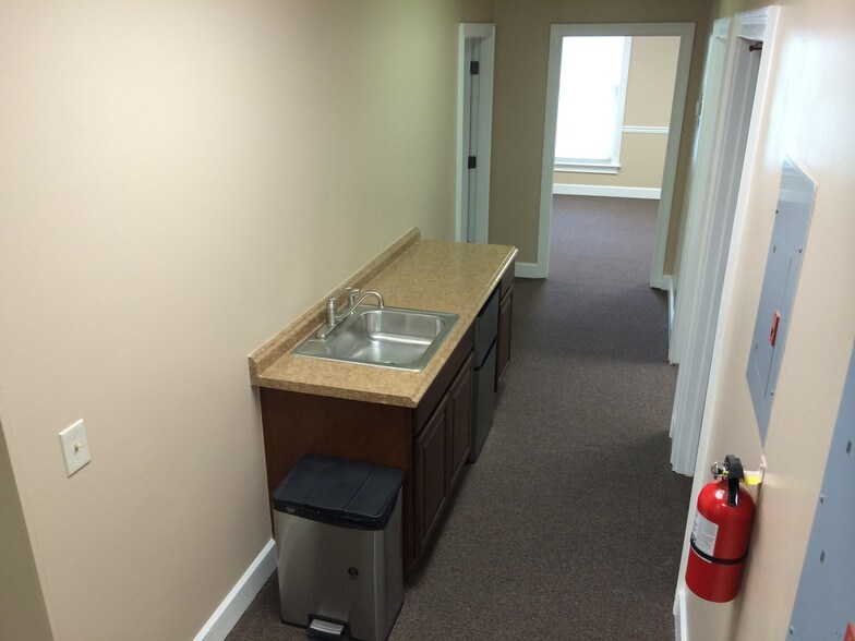 More Photos Of 103 Springfield Center Dr, Woodstock Office For Lease