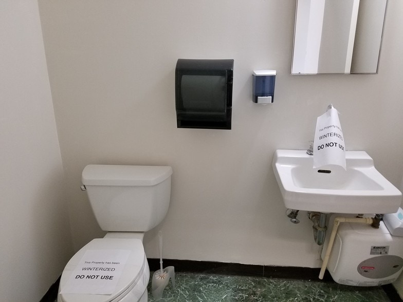 More Photos Of 18775 N Frederick Rd, Gaithersburg Warehouse For Lease