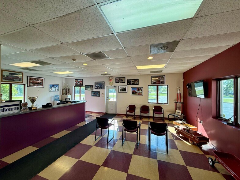 More Photos Of 677 State Road 130, Hobart Auto Repair For Sale