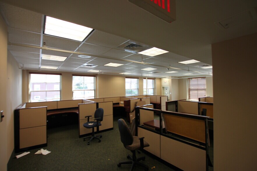 More Photos Of 75 Main St, Ware Office For Sale