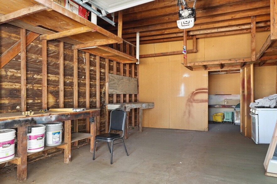 More Photos Of 15323 Paramount Blvd, Paramount General Retail For Sale