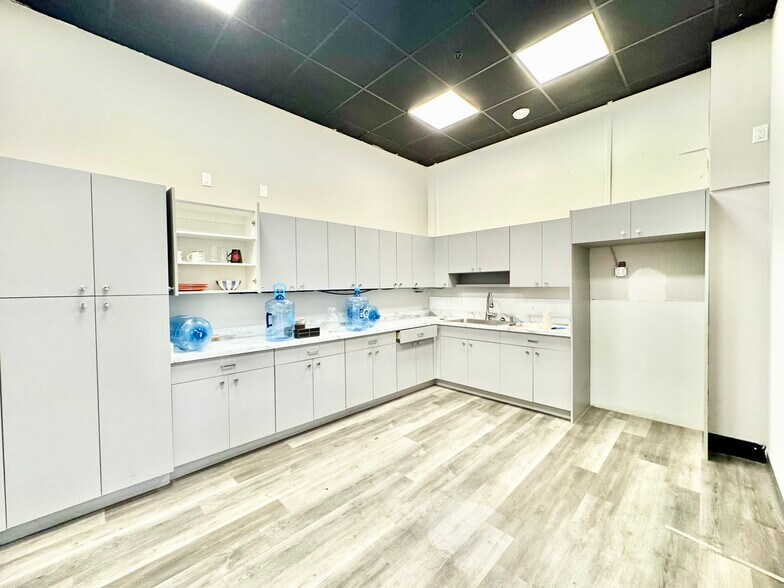 More Photos Of 2900 High Ridge Rd, Boynton Beach Warehouse For Lease