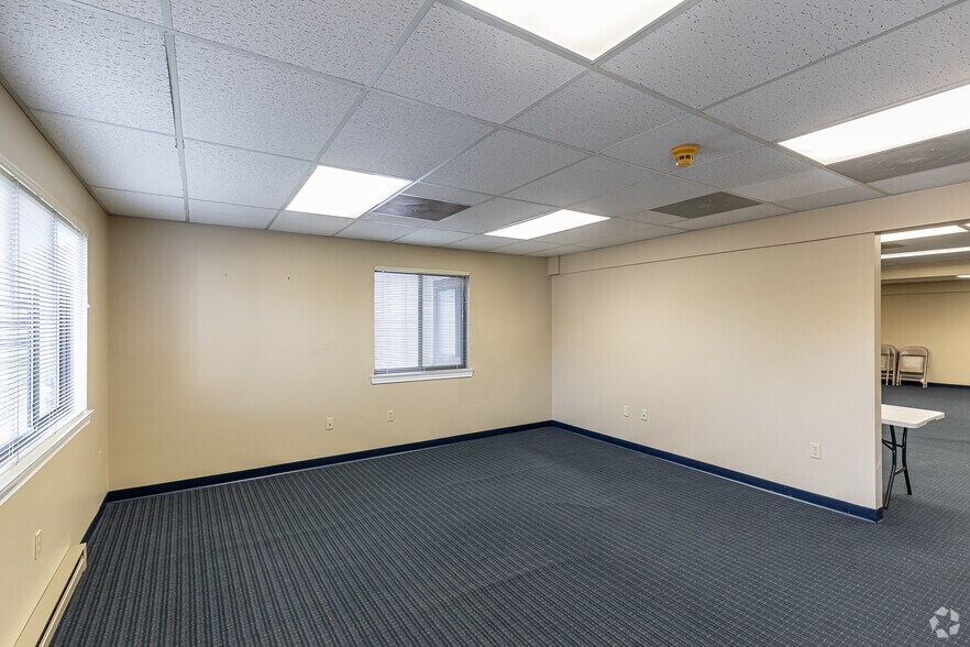 More Photos Of 2 Forest Park Dr, Farmington Unknown For Sale