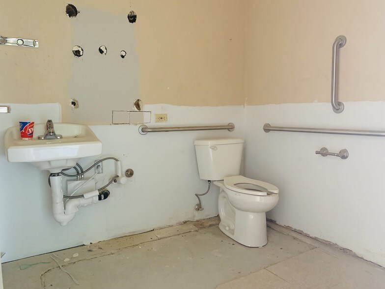 More Photos Of 4300-4410 W Union Hills Dr, Glendale Unknown For Lease