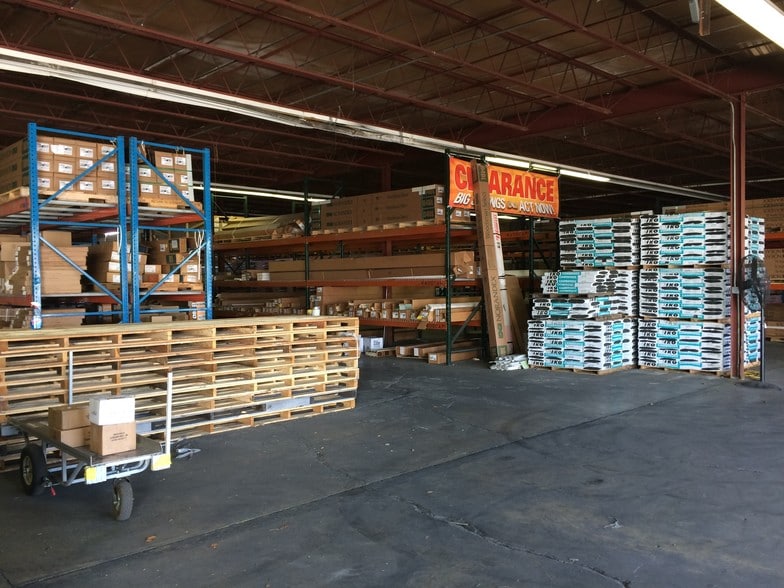 More Photos Of 105 C St, Kenova Warehouse For Lease