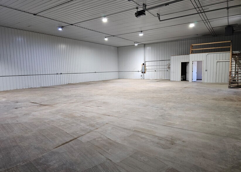 More Photos Of 47001 Mona St, Tea Distribution For Lease