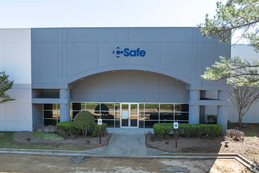 More Photos Of 5950 Freeport Ave, Memphis Distribution For Lease