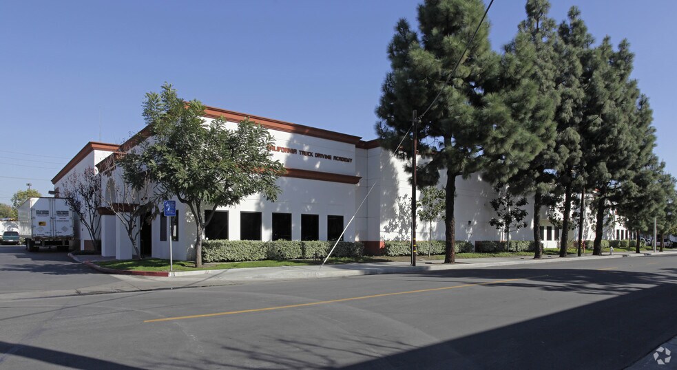 Primary Photo Of 921 Poinsettia St, Santa Ana Showroom For Sale