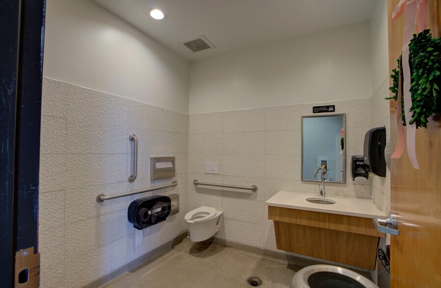 More Photos Of 640 Braves Blvd NE, Rome General Retail For Sale