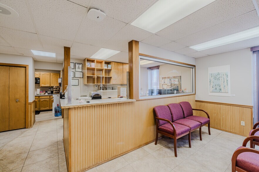 More Photos Of 975 5th St, Elko Office For Lease