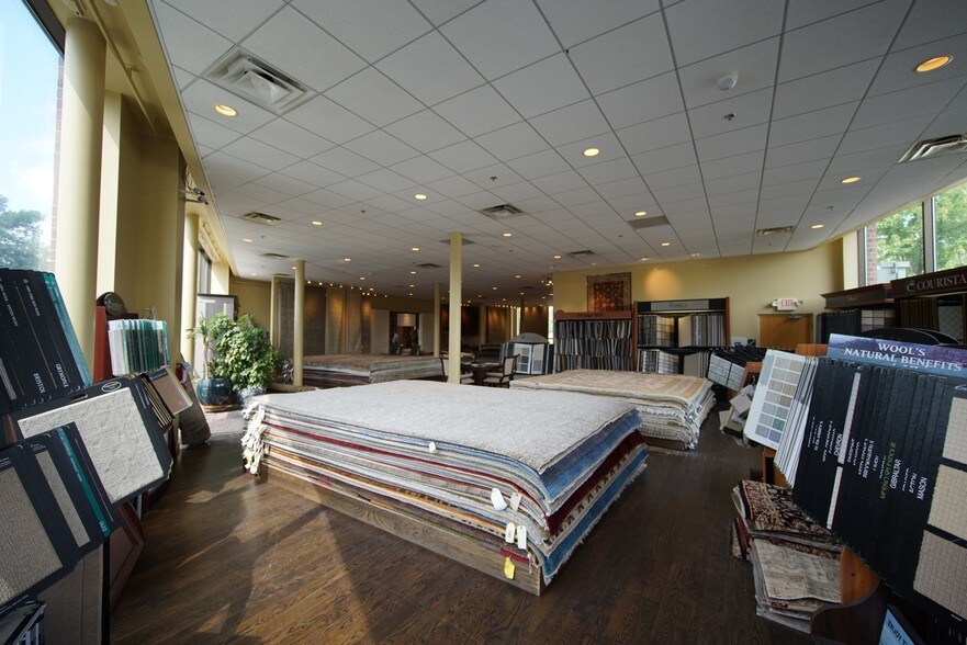 More Photos Of 3330 Skokie Valley Rd, Highland Park Medical For Lease