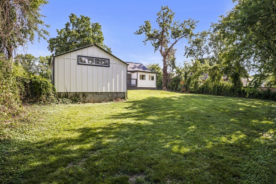 More Photos Of 1303 McGavock Pike, Nashville General Retail For Sale