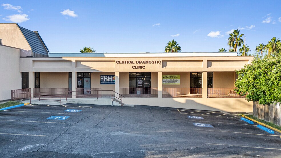 More Photos Of 864 Central Blvd, Brownsville Medical For Sale