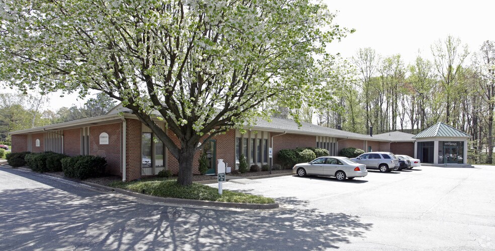 More Photos Of 1770 N Parham Rd, Richmond Office For Lease