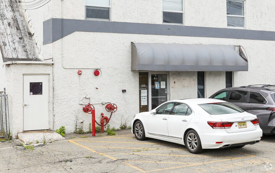 More Photos Of 125 Jackson Ave, Edison Warehouse For Lease