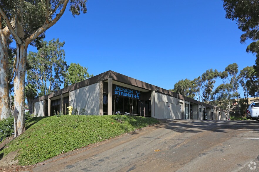 More Photos Of 722 Genevieve St, Solana Beach Light Manufacturing For Lease