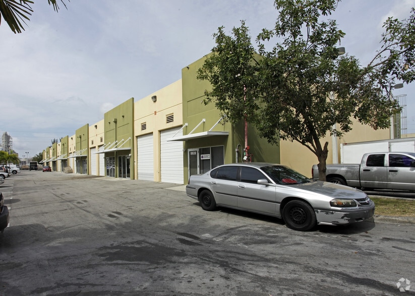 More Photos Of 10601-10677 NW 122nd St, Medley Warehouse For Lease
