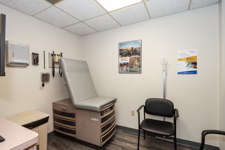 More Photos Of 233 E Shore Rd, Great Neck Medical For Lease