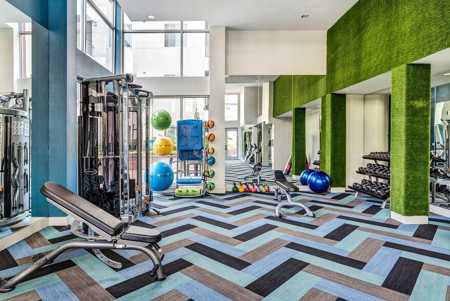 More Photos Of 6399 Christie Ave, Emeryville Apartments For Lease