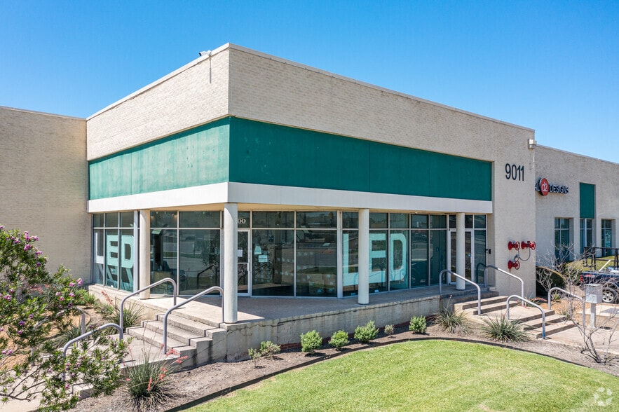 More Photos Of 9011 John Carpenter Fwy, Dallas Light Manufacturing For Lease