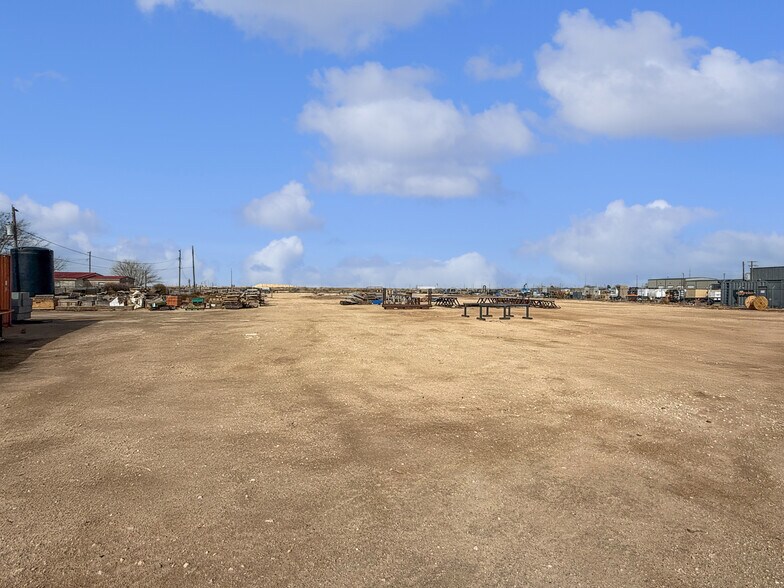 More Photos Of 7710 W Highway 80, Midland Office For Sale