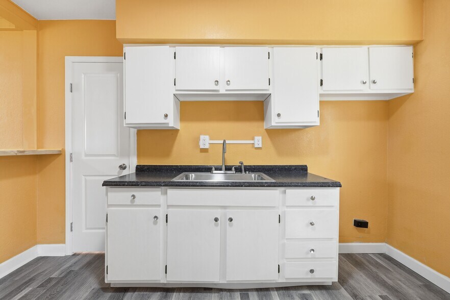 More Photos Of 10907 E 87th St, Raytown Multifamily For Sale