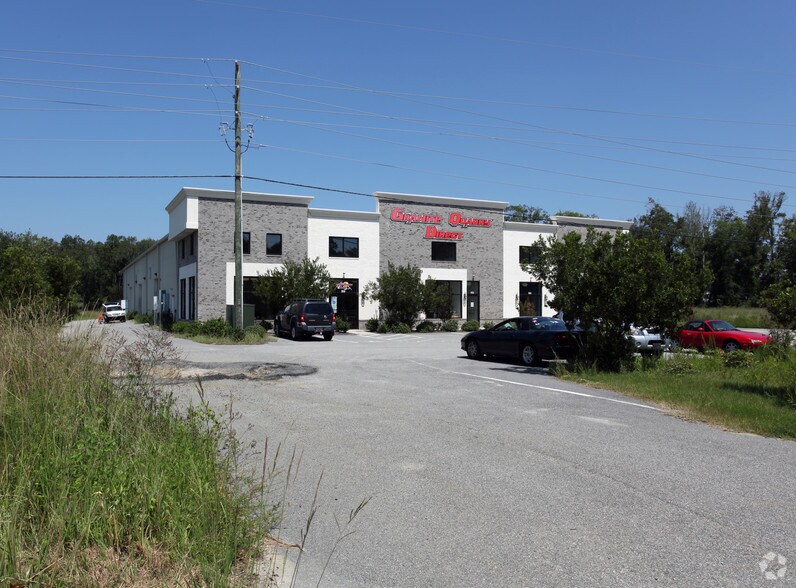 More Photos Of 3710 Palmetto Pointe Blvd, Myrtle Beach Showroom For Lease