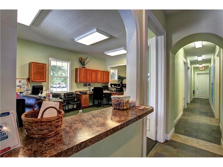 More Photos Of 181 Sebastian Blvd, Sebastian Light Manufacturing For Sale