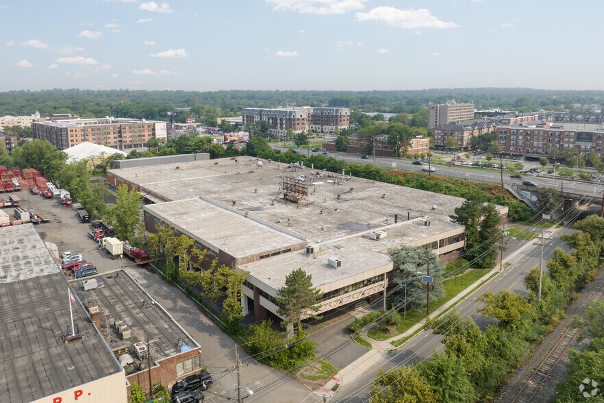 More Photos Of 456 Nordhoff Pl, Englewood Warehouse For Lease