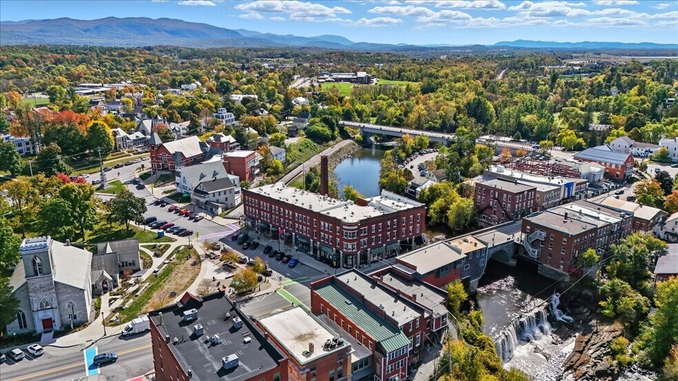 More Photos Of 10 Merchants Row, Middlebury Apartments For Sale