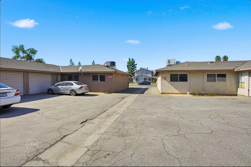 More Photos Of 1912 Hasti Acres Dr, Bakersfield Multifamily For Sale