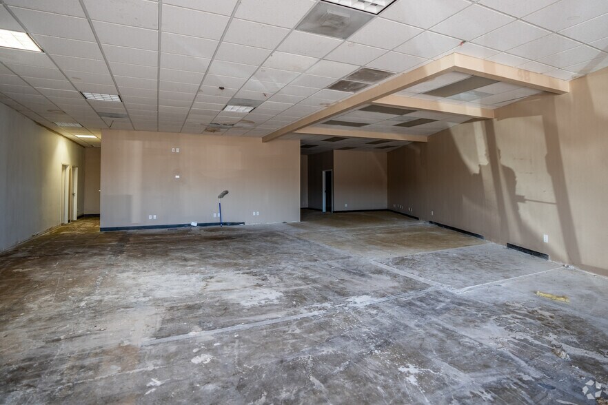 More Photos Of 1950 S 4th St, El Centro General Retail For Sale