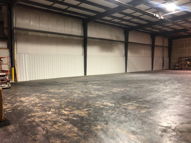More Photos Of 25 McConnon Dr, Winona Warehouse For Lease