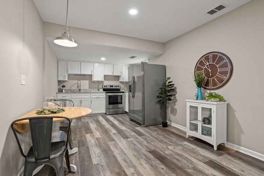 More Photos Of 110-118 Greenforest Cir, Liberty Apartments For Sale