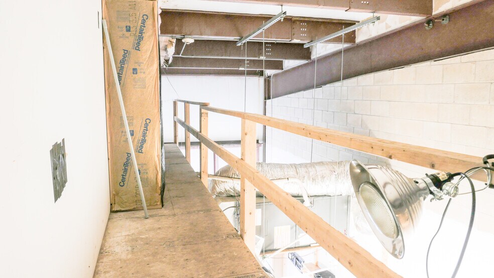 More Photos Of 440 Dry Bridge Rd, North Kingstown Warehouse For Sale