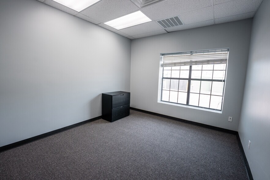 More Photos Of 1120 Toro Grande, Cedar Park Light Distribution For Sale