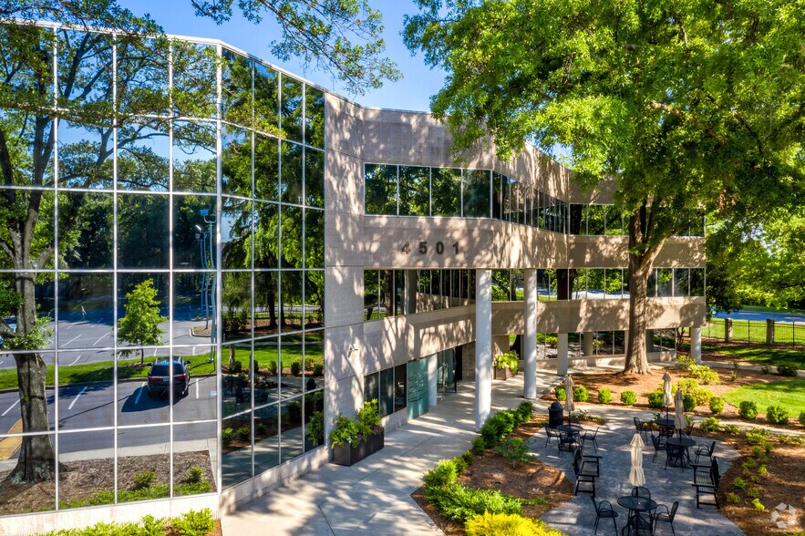 More Photos Of 4501 Charlotte Park Dr, Charlotte Office For Lease