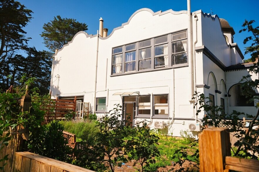 More Photos Of 496 6th St, Montara Office Residential For Sale