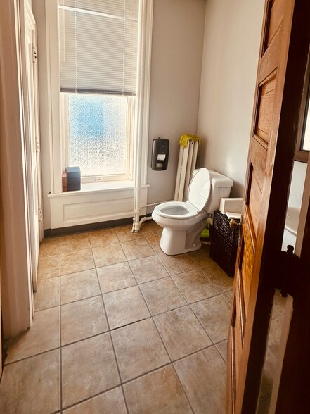 More Photos Of 124 E Fulton St, Grand Rapids Office For Lease