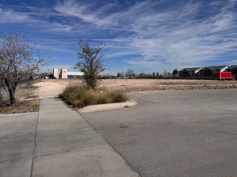 More Photos Of 2200 George Dieter Dr, El Paso Healthcare For Sale
